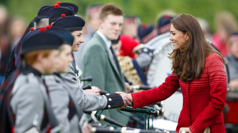 Kate Middleton greeting bagpipe players