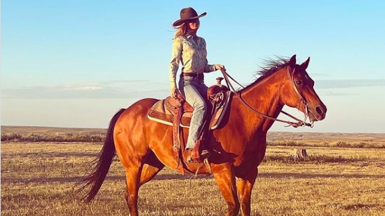 Kelly Reilly riding a horse