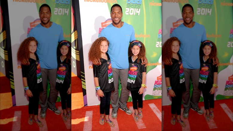 Isabella Strahan smiling with her dad and sister