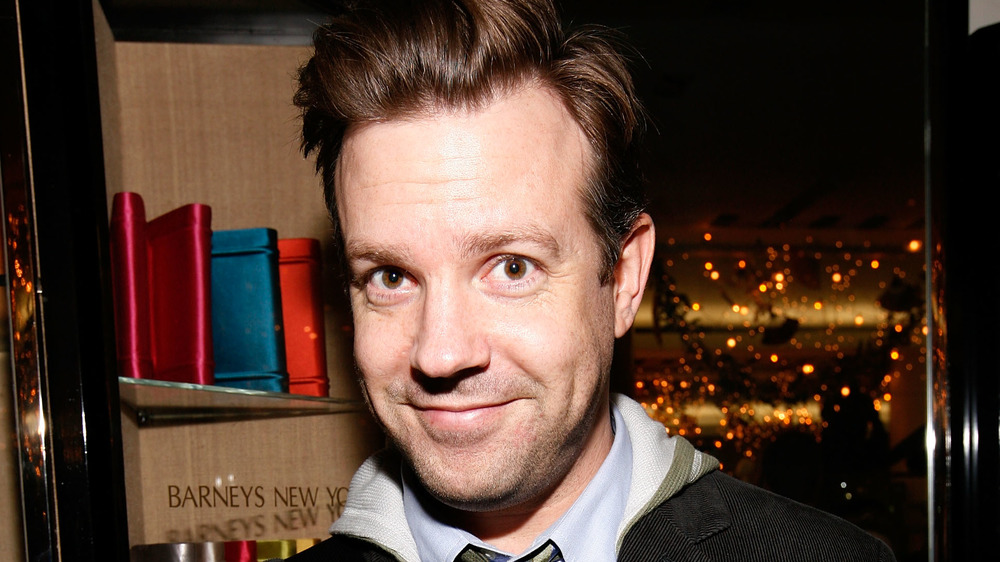 A younger Jason Sudeikis grinning at the camera 