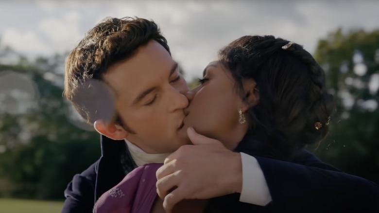 Jonathan Bailey and Ashley Simone in "Bridgerton"