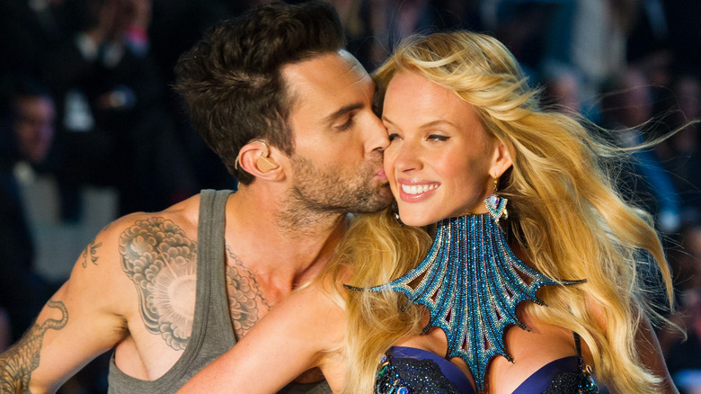 Adam Levine kissing Anne Vyalitsyna