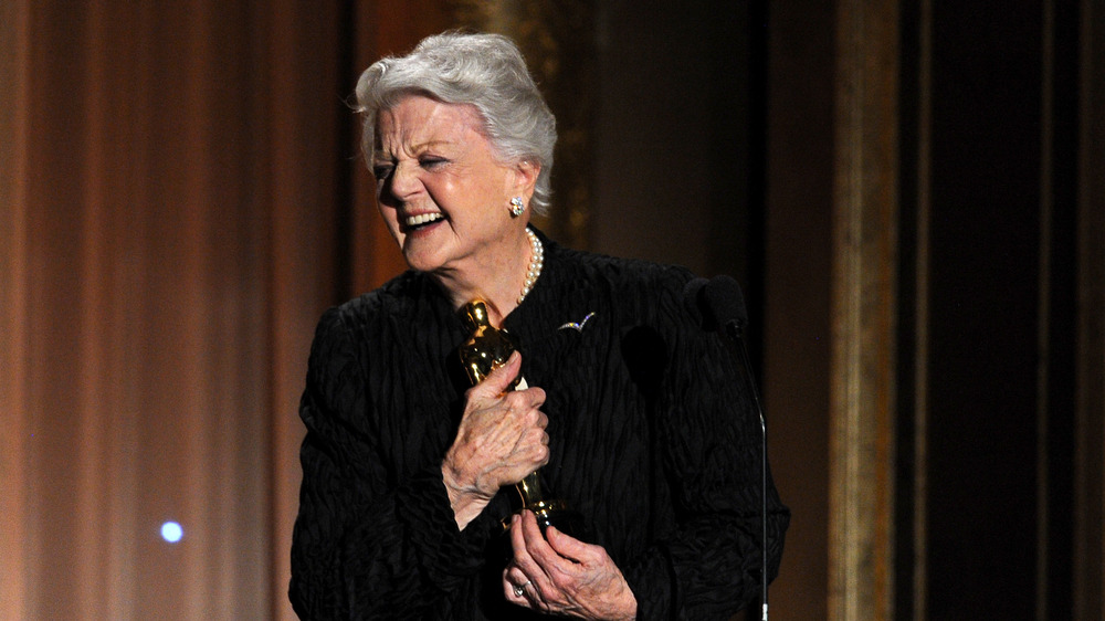 Angela Lansbury receives honorary Oscar 