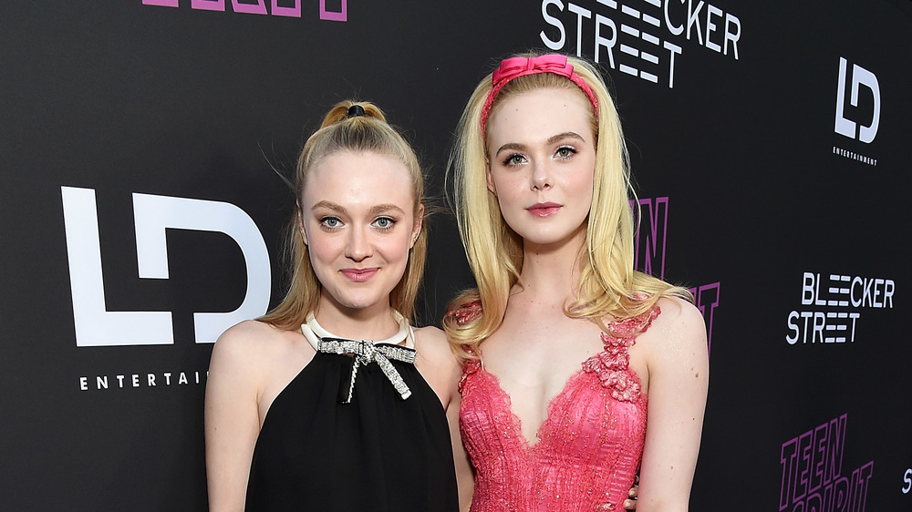 Elle and Dakota Fanning