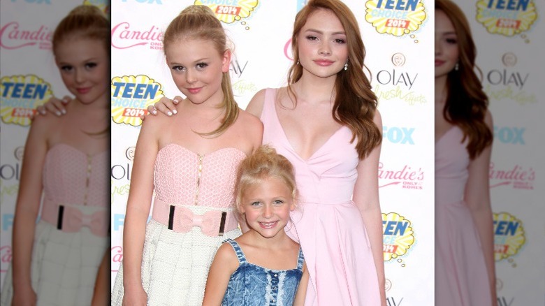 Emily Alyn Lind and sisters
