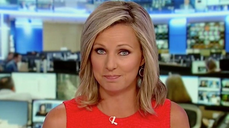 Sandra Smith wearing red on Fox News