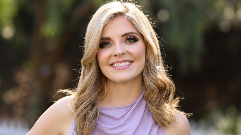 Jen Lilley posing