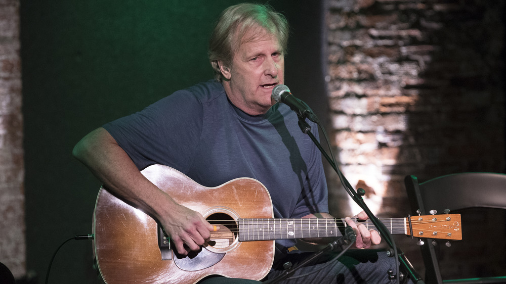 Jeff Daniels performing at New York City club 