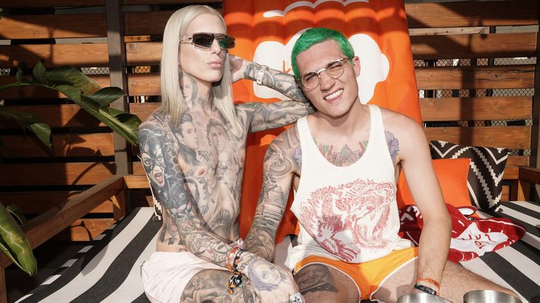 Jeffree Star posing with Nathan Schwandt