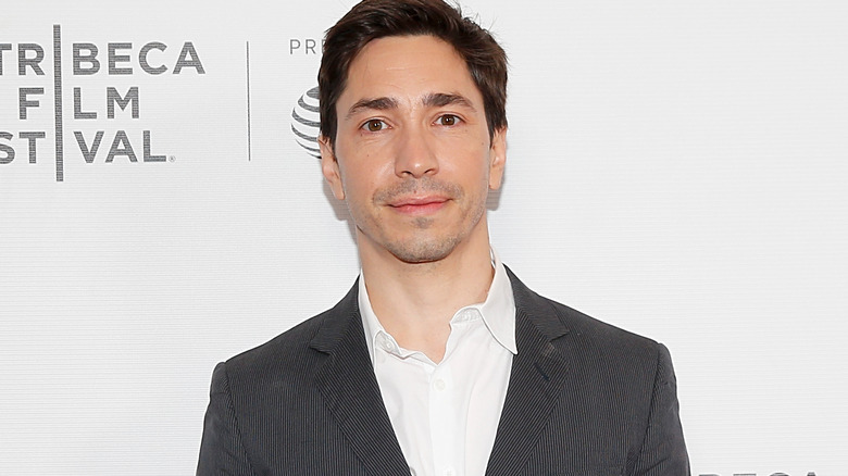 Justin Long on red carpet