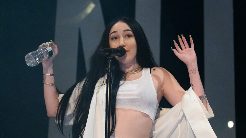 Noah Cyrus singing