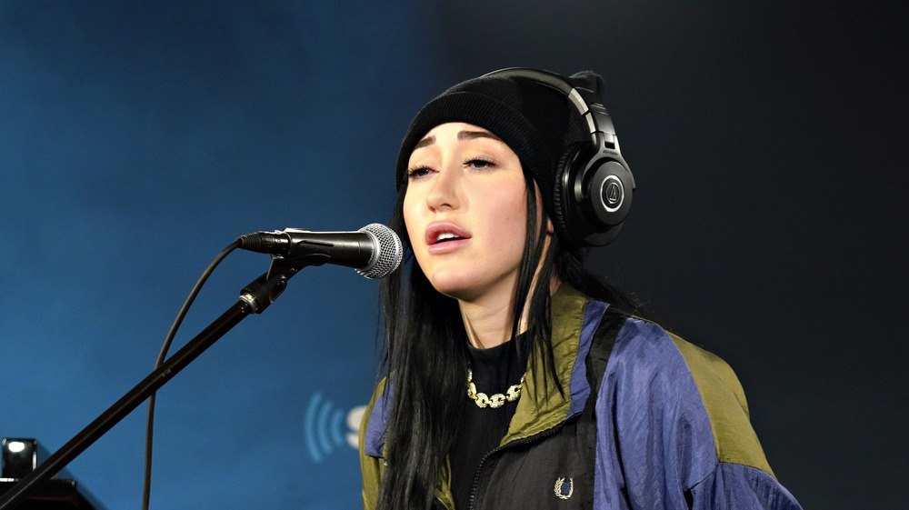 Noah Cyrus singing