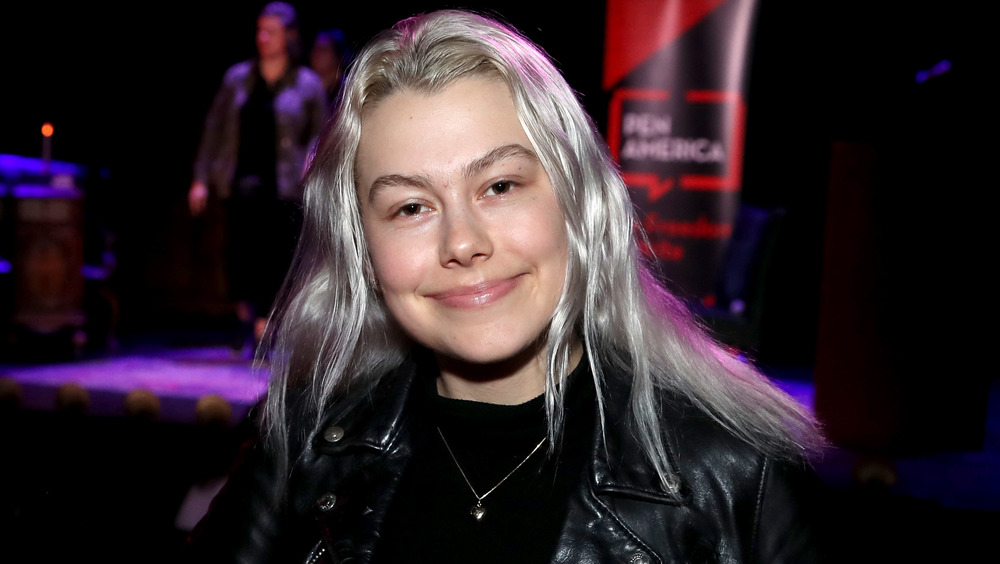 Phoebe Bridgers with silver  hair