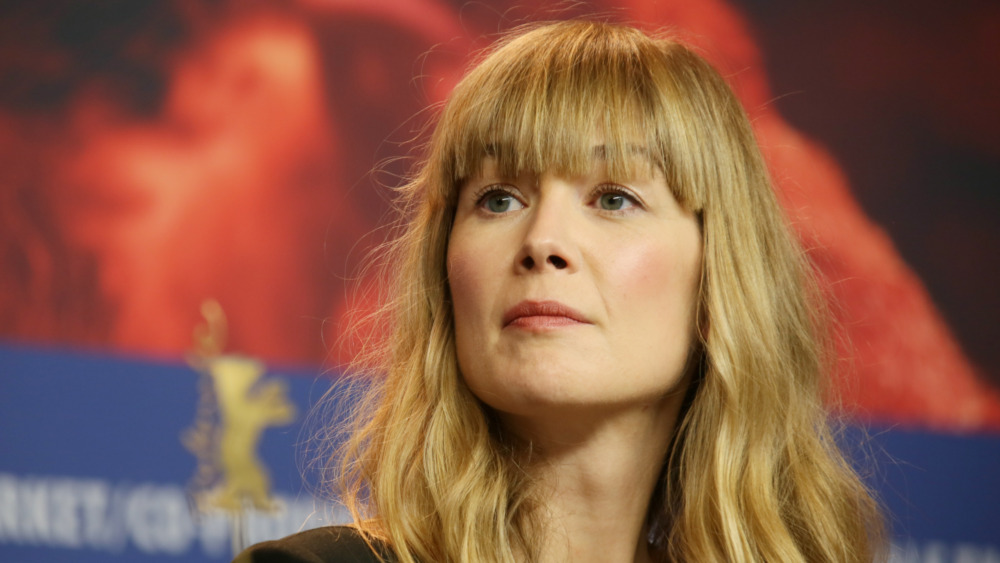 Actor Rosamund Pike with bangs