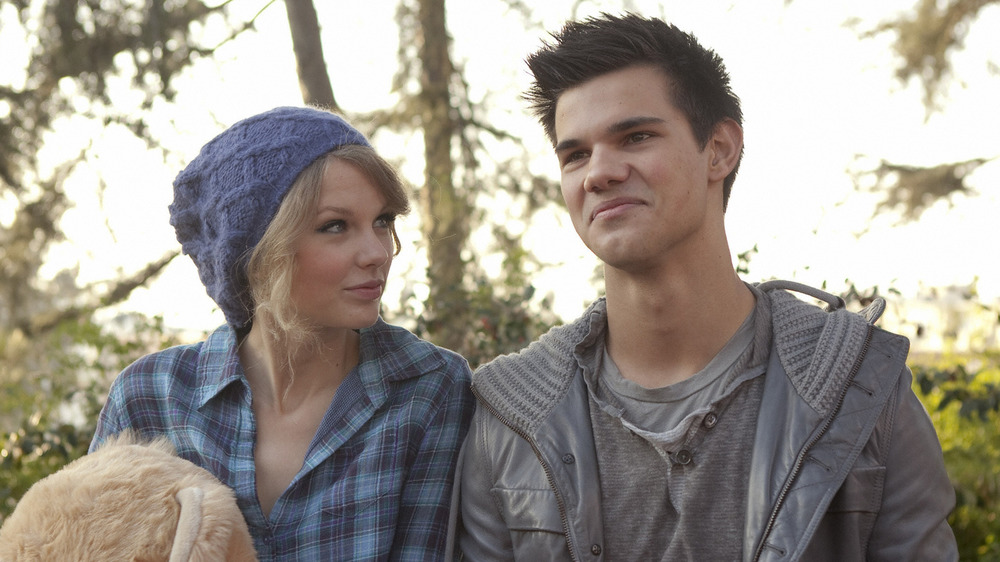 Taylor Swift and Taylor Lautner in Valentine's Day