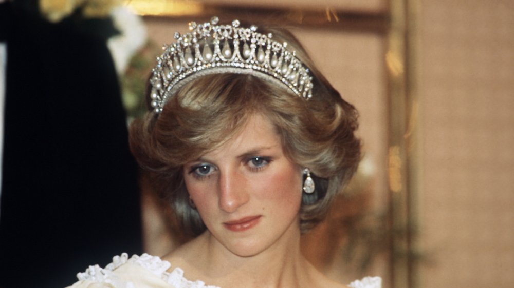 Princess Diana wearing the royal family's jewelry