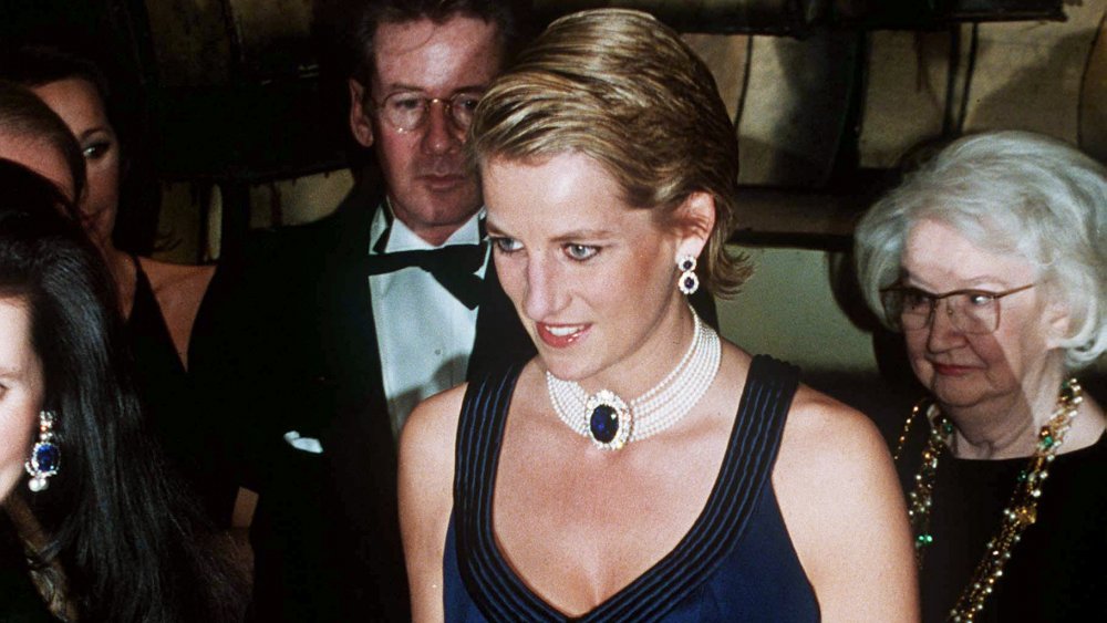 Princess Diana wearing royal family's jewelry