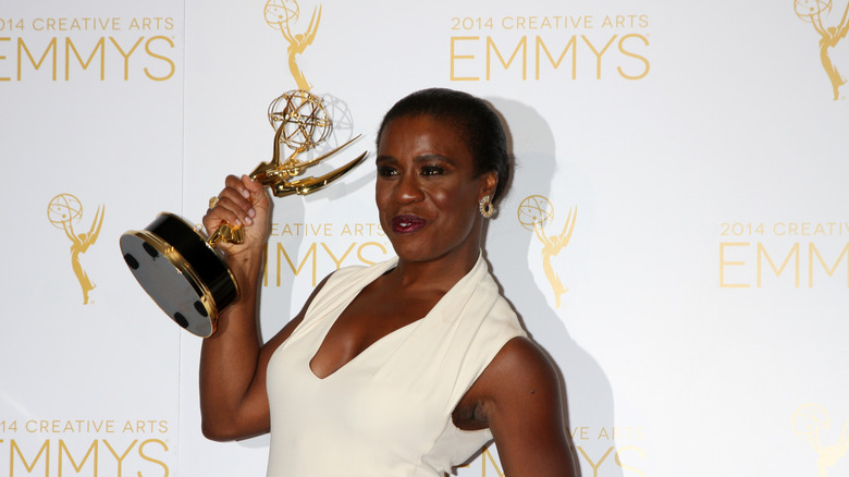 Uzo Aduba holding her Emmy