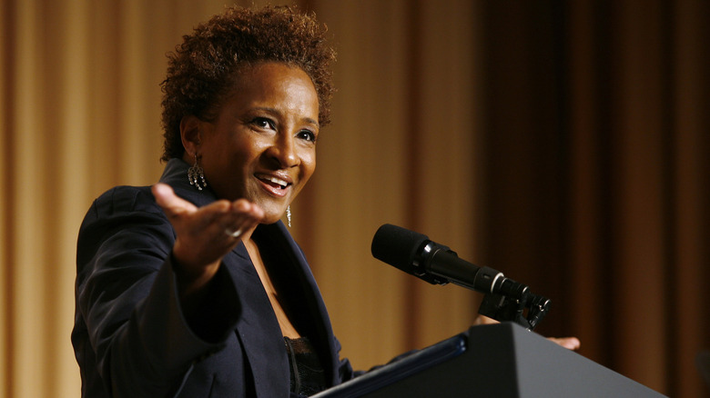 Wanda Sykes speaking at podium