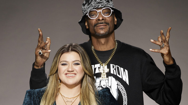 Snoop Dogg and Kelly Clarkson, the hosts of the American Song Contest