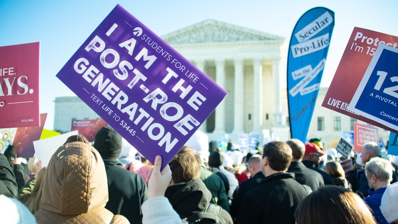 anti-abortion protestors