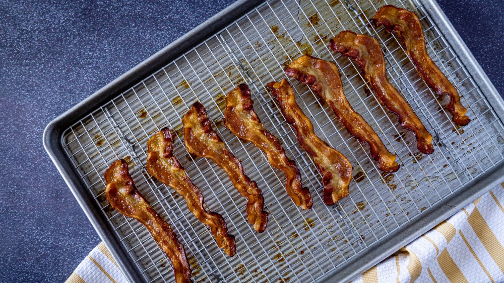 Cooked bacon on a wire rack