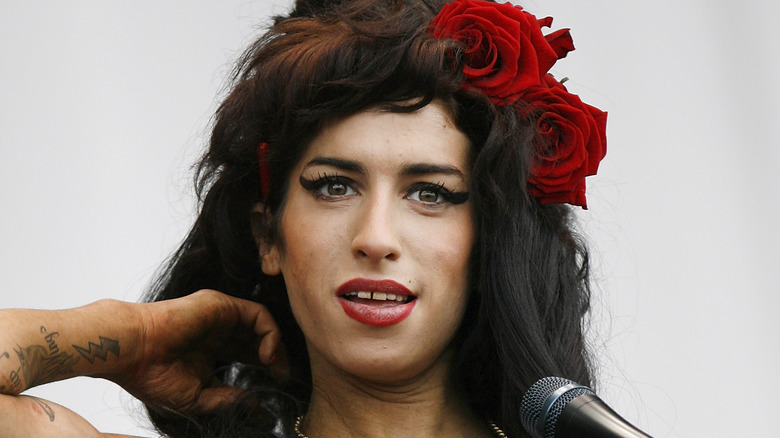 Amy Winehouse singing