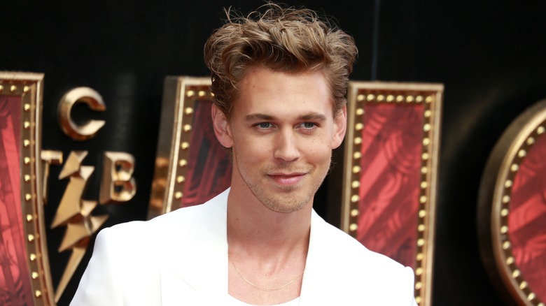 Austin Butler curly blonde hair 