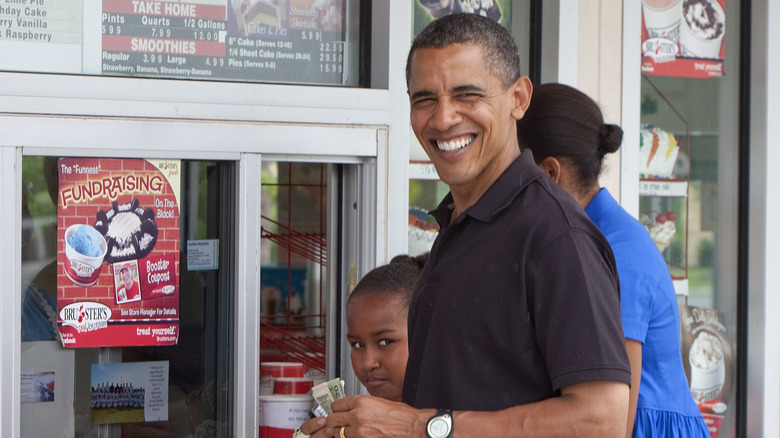 Obama ordering ice cream