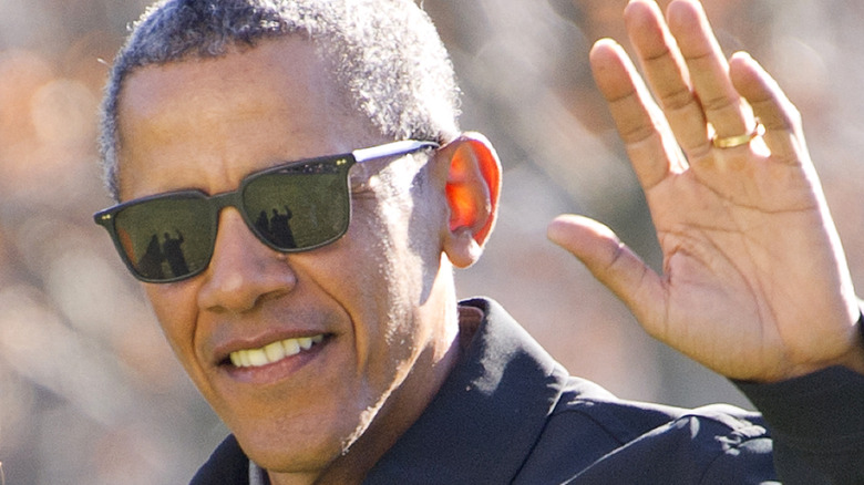 Barack Obama waving