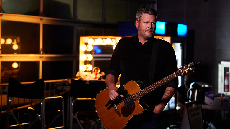 Blake Shelton with guitar