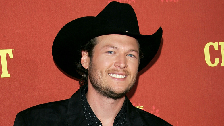 Blake Shelton with cowboy hat