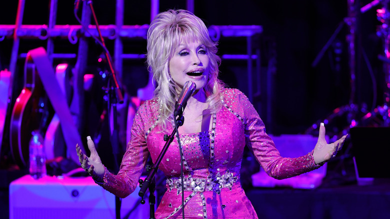 Dolly Parton on stage