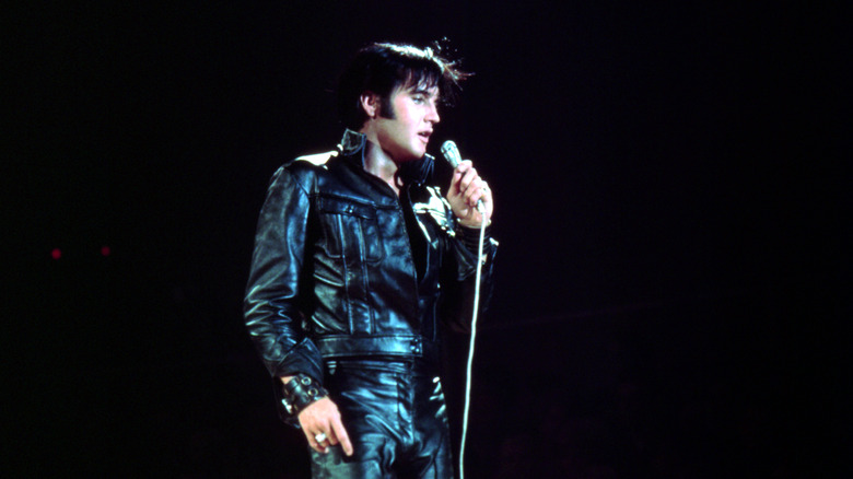 Elvis Presley singing to a crowd of people