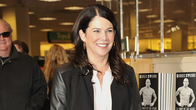 Lauren Graham at a bookstore