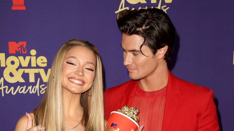 Madelyn Cline posing with Chase Stokes 