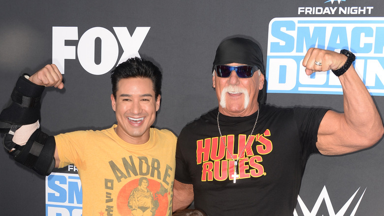 Mario Lopez, Hulk Hogan flexing