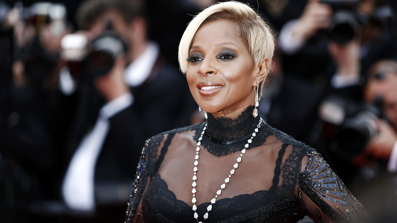 May J. Blige with short blonde hair 