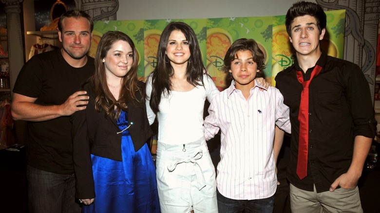 Selena Gomez posing with the Wizards of Waverly Place cast