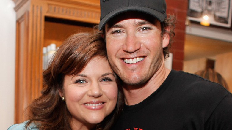 Tiffani Thiessen, Mark-Paul Gosselaar smiling