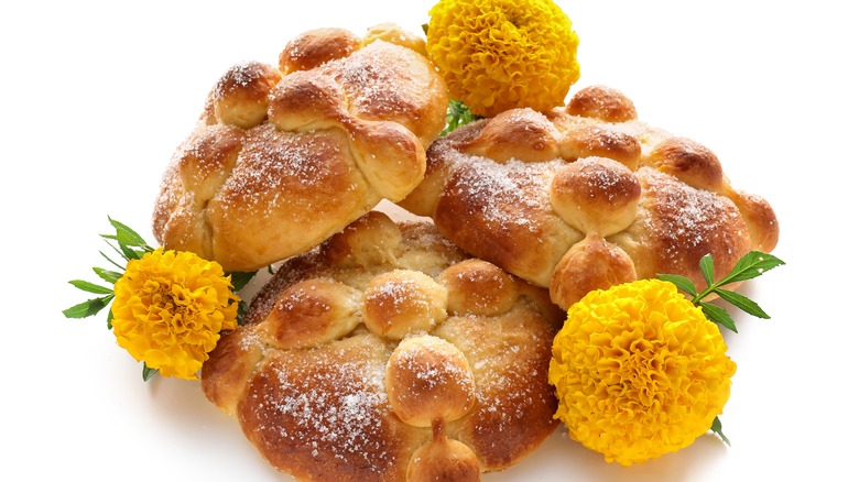 Pan de muerto and marigolds