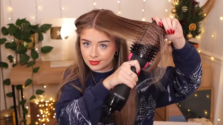 Youtuber Sophie, Revlon hair dryer brush 