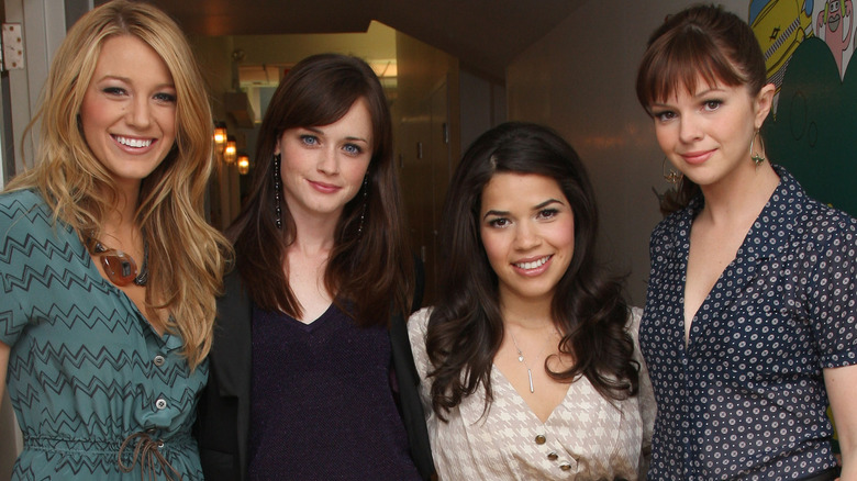 The cast of "Sisterhood of the Traveling Pants" with their arms around each other, smiling for the camera.