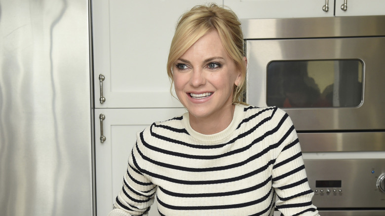 Anna Faris smiling on the Homework Pass Challenge