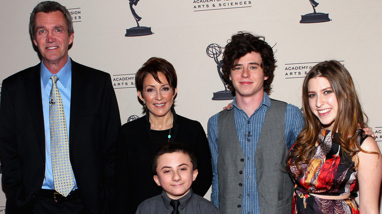 Charlie McDermott posing with the cast of 'The Middle'