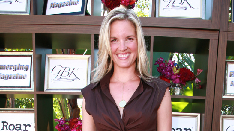 Bridgette Wilson-Sampras smiling at gifting lounge in 2009