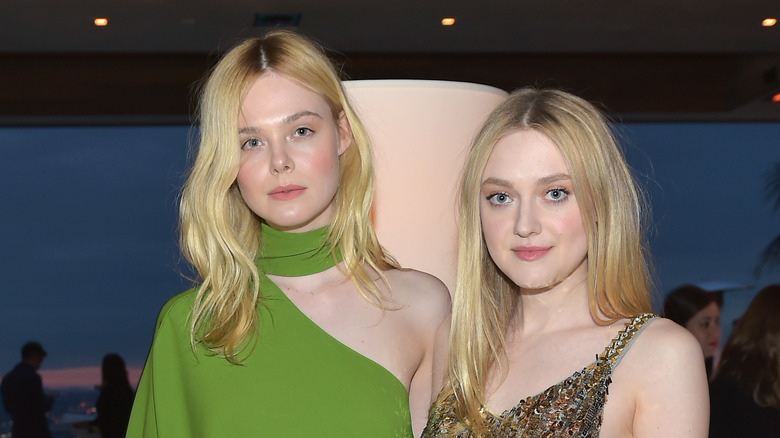 Elle and Dakota Fanning together