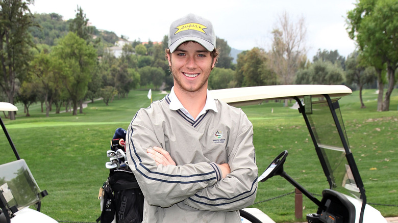 Jeremy Sumpter playing golf