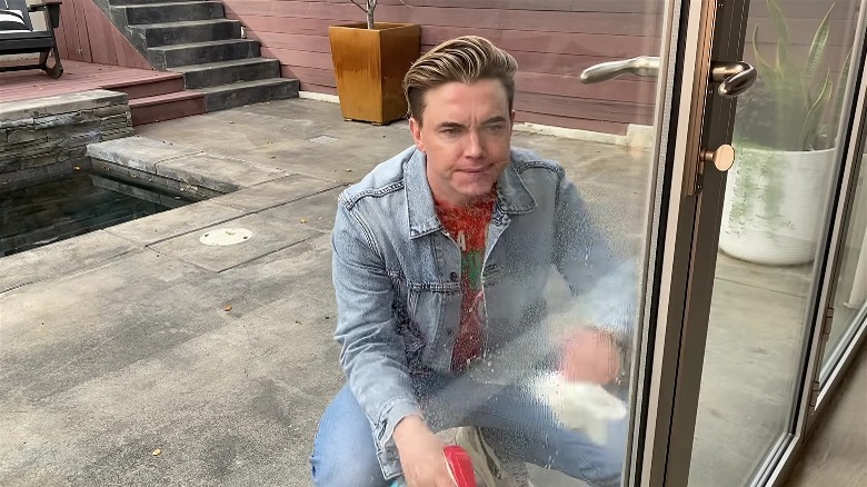 Jesse McCartney washing a window