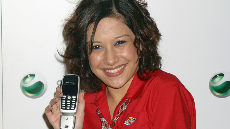 Lalaine Vergara-Paras posing with a cell phone